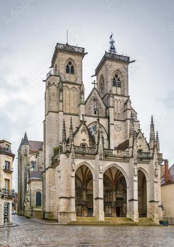 Church Notre-Dame, Semur-en-Auxois, France © borisb17