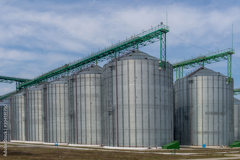 Granary specially equipped place for long-term storage of grain Granary specially equipped place for long-term storage of grain