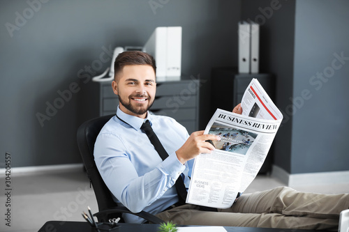 Handsome businessman readin...