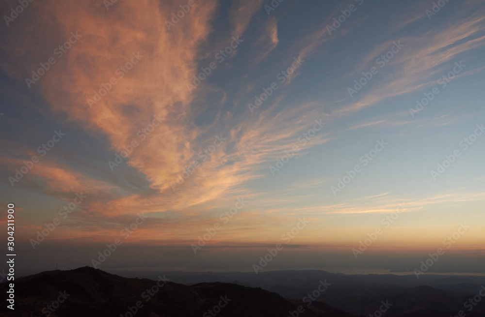 Obraz premium Sunset over the Guanacaste Peninsula, the Gulf of Nicoya and the Colorado Gulf from Monteverde. Costa Rica