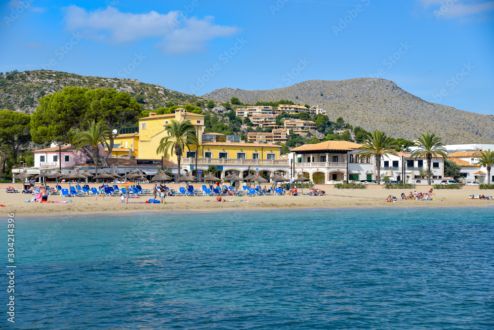 Häuser und Strand in Port de Pollenca / Mallorca