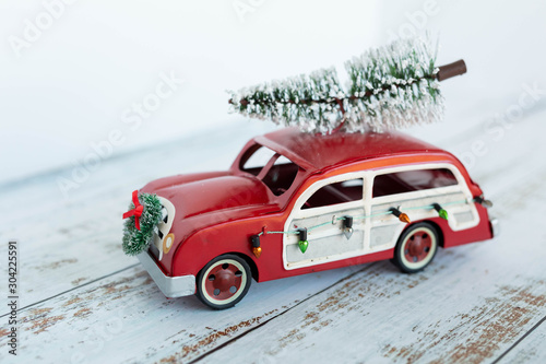 Obraz na plátně Vintage Station Wagon Christmas Tree Ornament