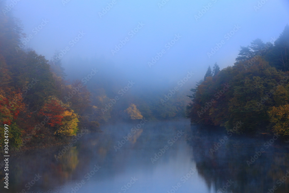 岩手県西和賀町 紅葉の錦秋湖 岩手県西和賀町 紅葉の錦秋湖