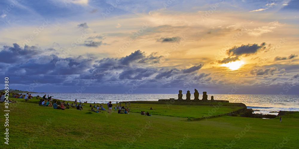 Fototapeta premium Sunset at Ahu Ko Te Riku. Easter Island. Chile.