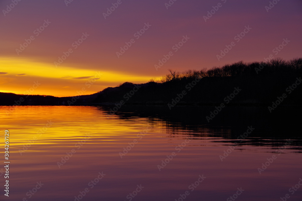 北海道の屈斜路湖、和琴半島の夜明け