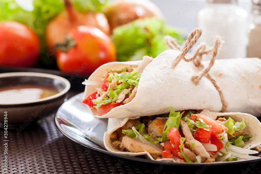 Obraz premium Mexican tacos with meat and vegetables in tortilla.