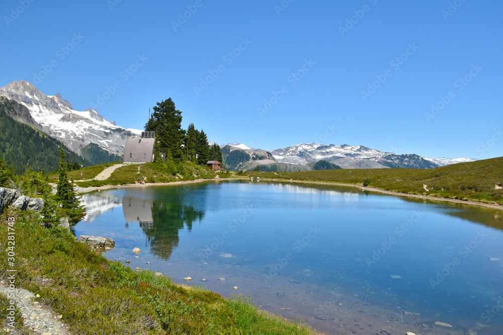 Fototapeta premium Idyllic landscape of Elfin lakes in summer