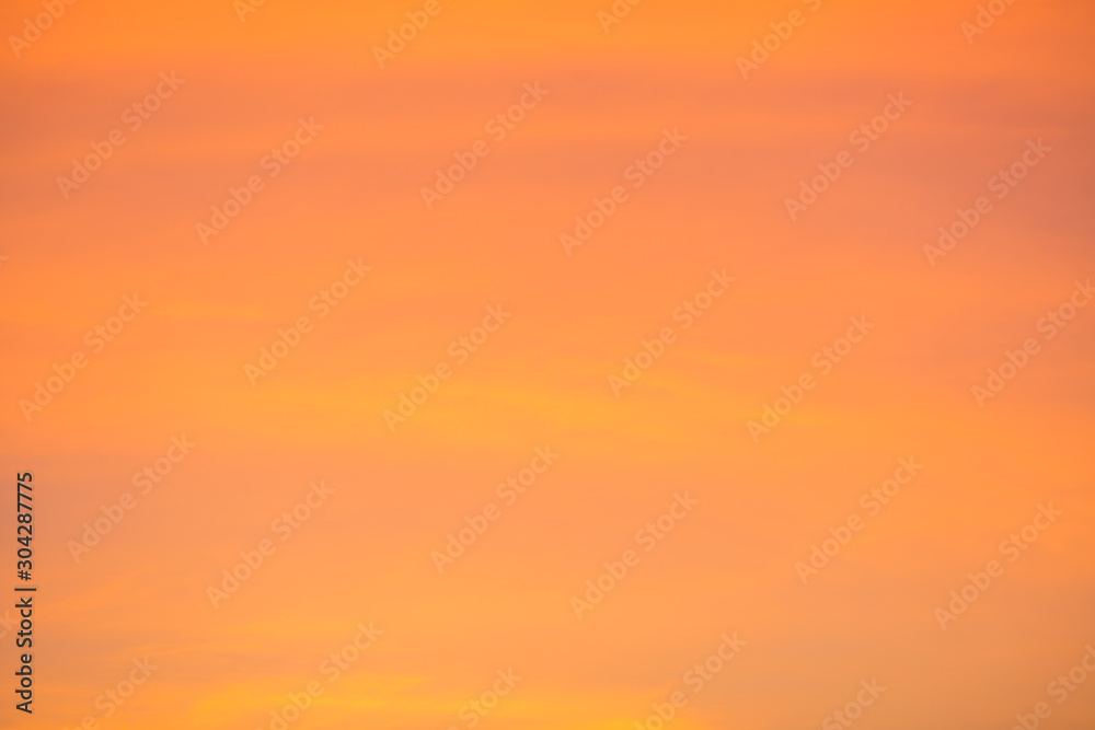 The background view of the sky is close, with various colors changing according to the weather (orange, red, yellow, pink, blue) is a natural beauty. The background view of the sky is close, with various colors changing according to the weather (orange, red, yellow, pink, blue) is a natural beauty.