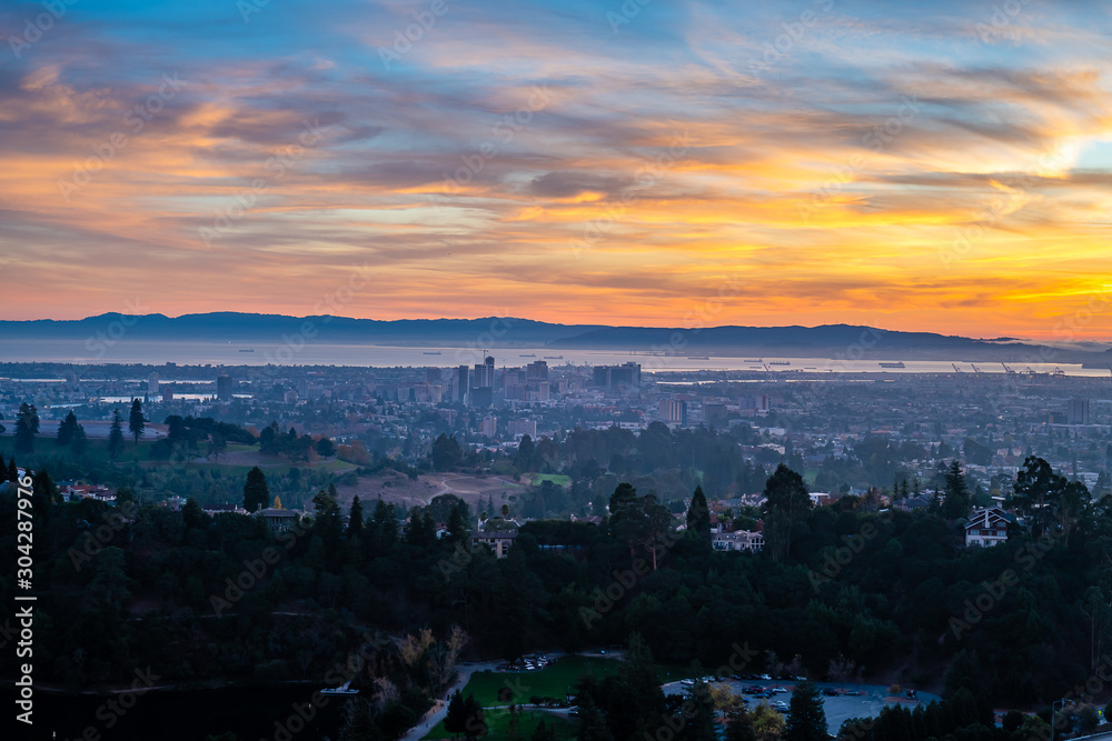 Naklejka premium Autumn Sunset over the San Francisco Bay Area