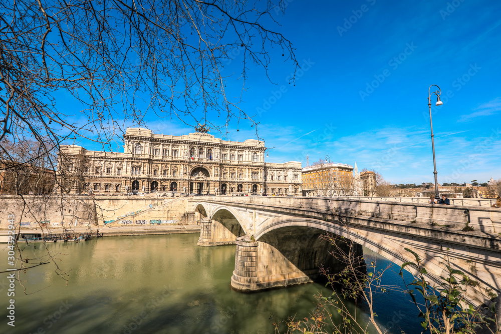 Obraz premium Daily View to the Bridge near Tiber River, Rome, Italy