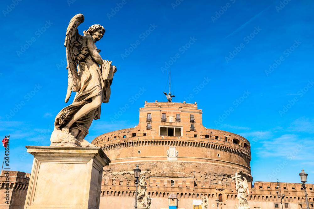 Obraz premium Angels near the Castel Sant'Angelo, Rome, Italy.