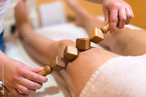 Εκτύπωση καμβά Madero therapy body sculpting massage in salon spa