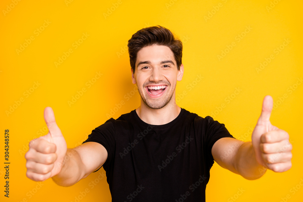 Photo of cheerful handsome attractive man showing you thumbs up smiling toothily approving your action isolated vibrant shiny color background Photo of cheerful handsome attractive man showing you thumbs up smiling toothily approving your action isolated vibrant shiny color background
