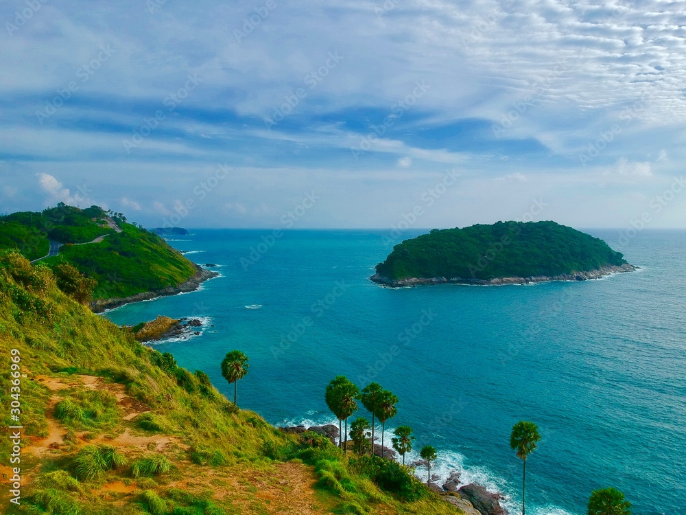 Obraz premium island in the sea of phuket Thailand 