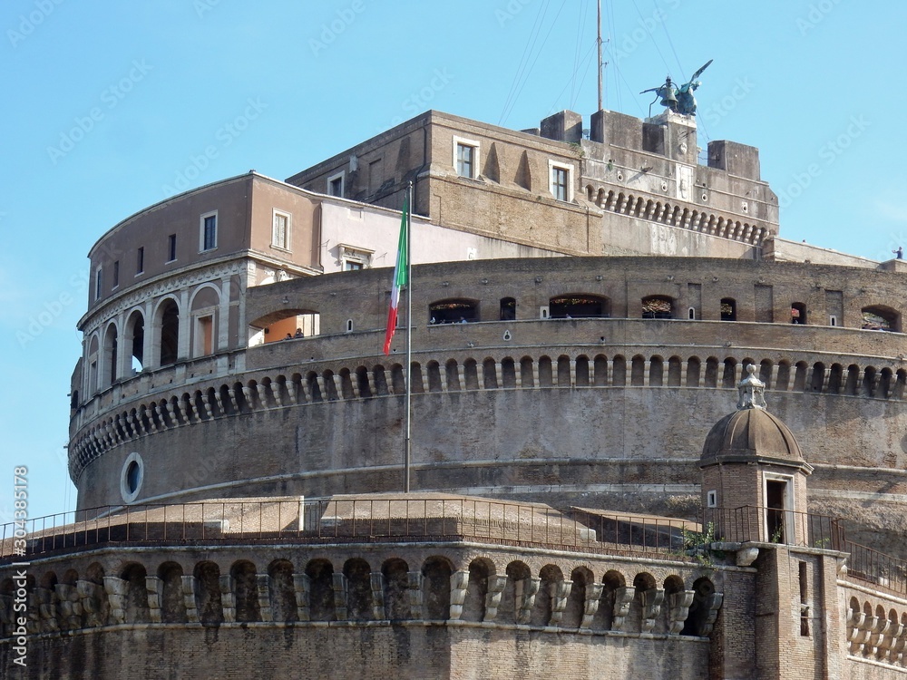 Roma - Particolare di Castel Sant'Angelo dal parco
