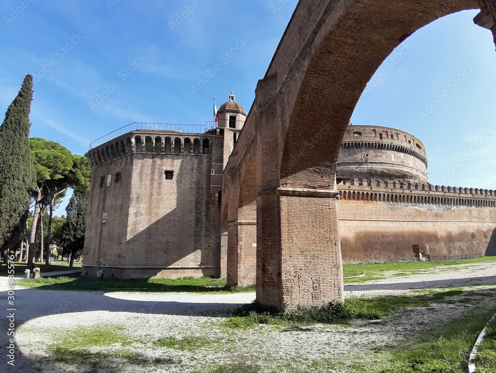 Roma - Scorcio del Passetto dal parco di Castel Sant'Angelo