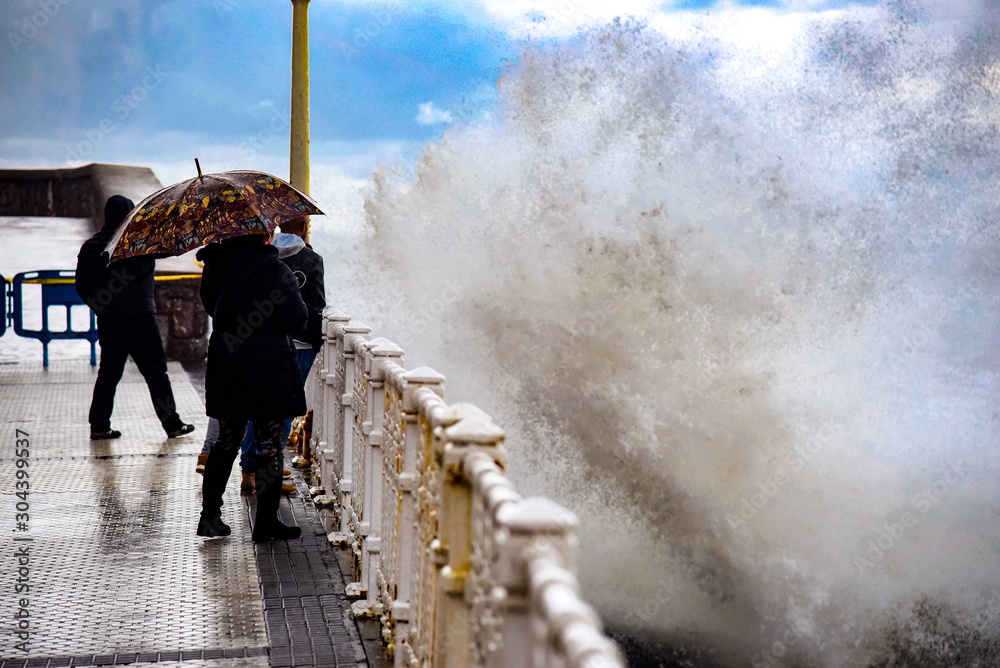 Fototapeta premium temporal de olas en Donostia/San Sebastian euskadi