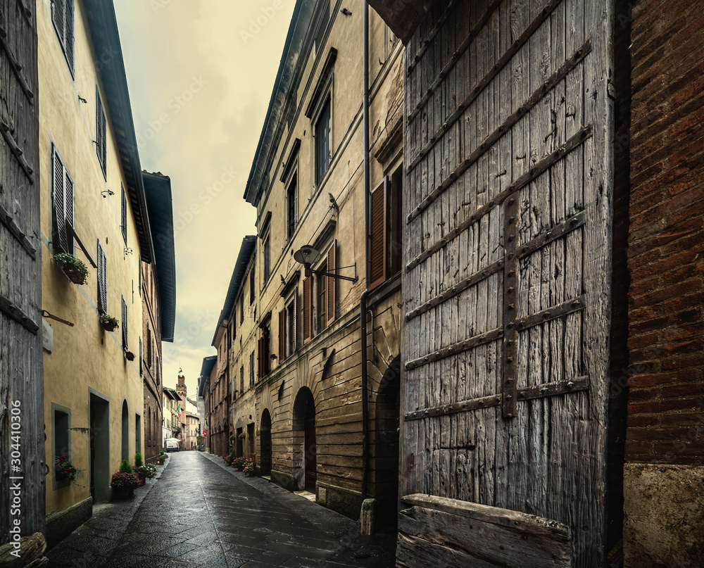 Narrow alley in Buonconvento