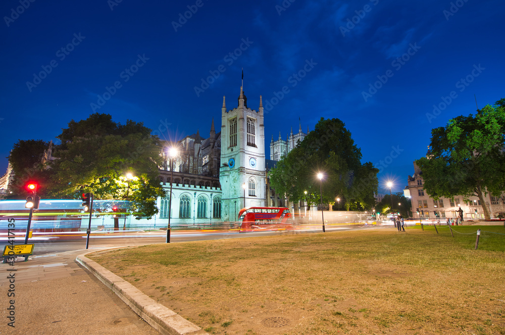 Fototapeta premium St Margaret Church at night with city traffic, London