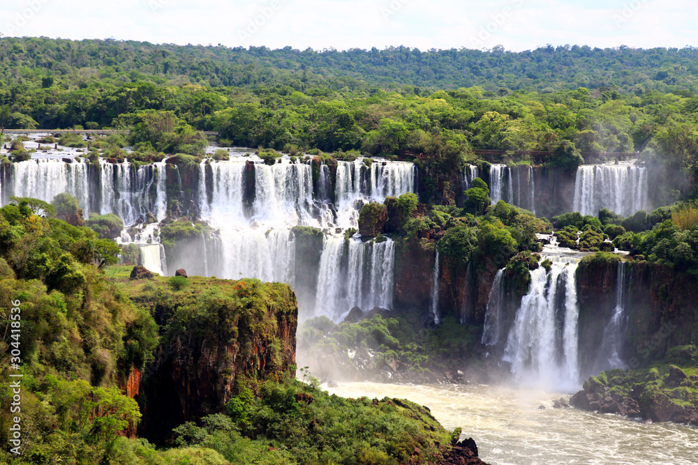Naklejka premium Wodospad Iguazu - Park Narodowy Iguazu, Paraná, Brazylia, Argentyna