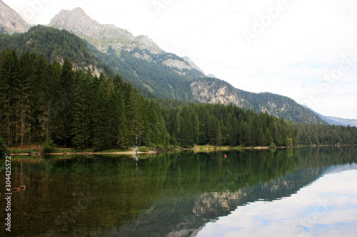 Fototapeta Naklejka Na Ścianę i Meble -  Mountains reflected in the lake