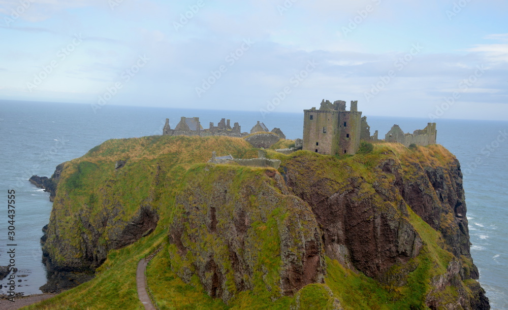 dunottar castle in scotland