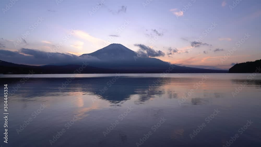 山中湖と富士山 山中湖と富士山