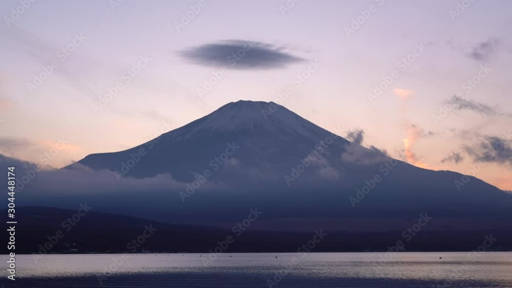山中湖と富士山 山中湖と富士山