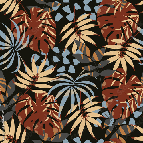 Trend seamless pattern with tropical leaves and plants. Jungle leaves seamless vector floral pattern background. Exotic wallpaper, Hawaiian style. Vector background for various surface. © Jen