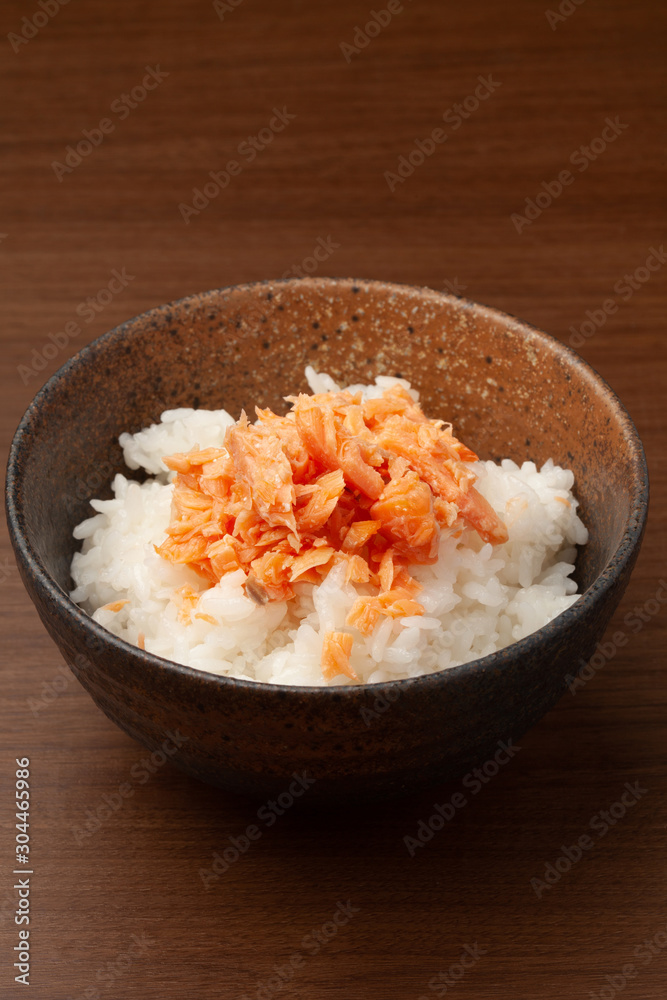 鮭フレークごはん