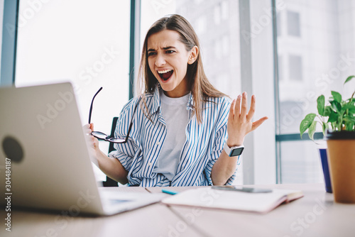 Canvas-taulu Angry stressed female freelancer irritated with bad internet connection sitting