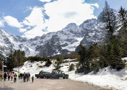 Obraz na płótnie Poland, Tatry, tourists walking out of Morskie Oko w salonie