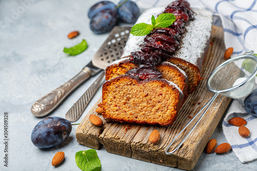 Tableau sur toile Homemade plum cake with almonds and spicy plum.