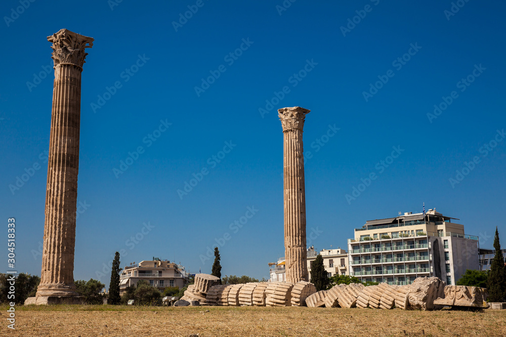 Fototapeta premium Ruins of the Temple of Olympian Zeus also known as the Olympieion and the Acropolis at the center of the Athens city in Greece