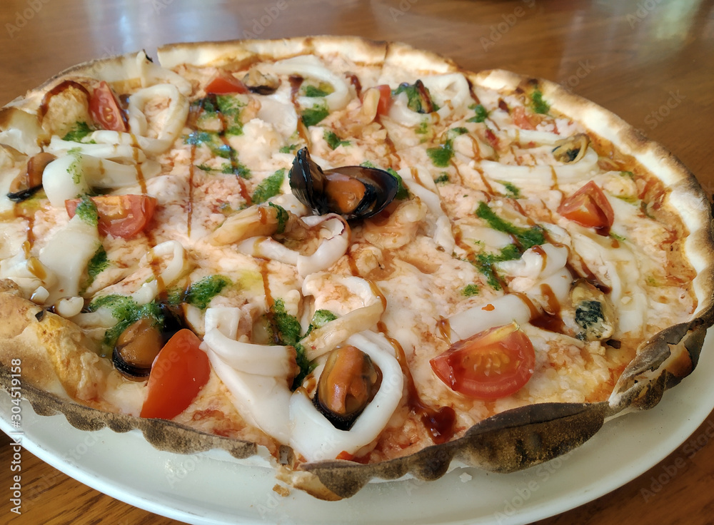 pizza with sea products
