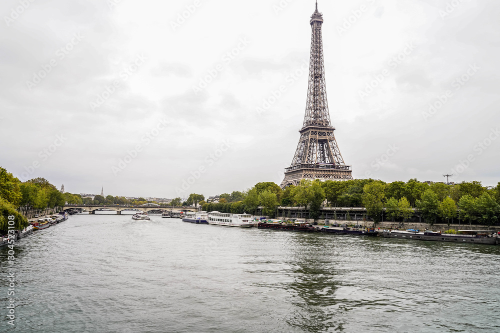 Tour Eiffel et la Seine