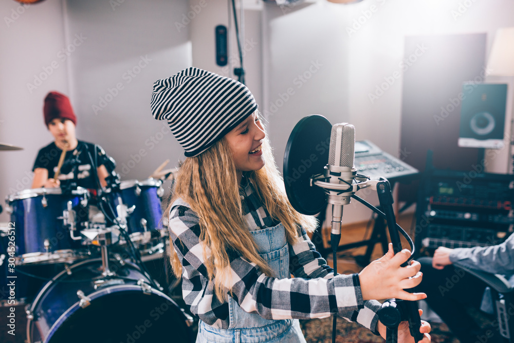 Fototapeta premium girl singing song in music studio