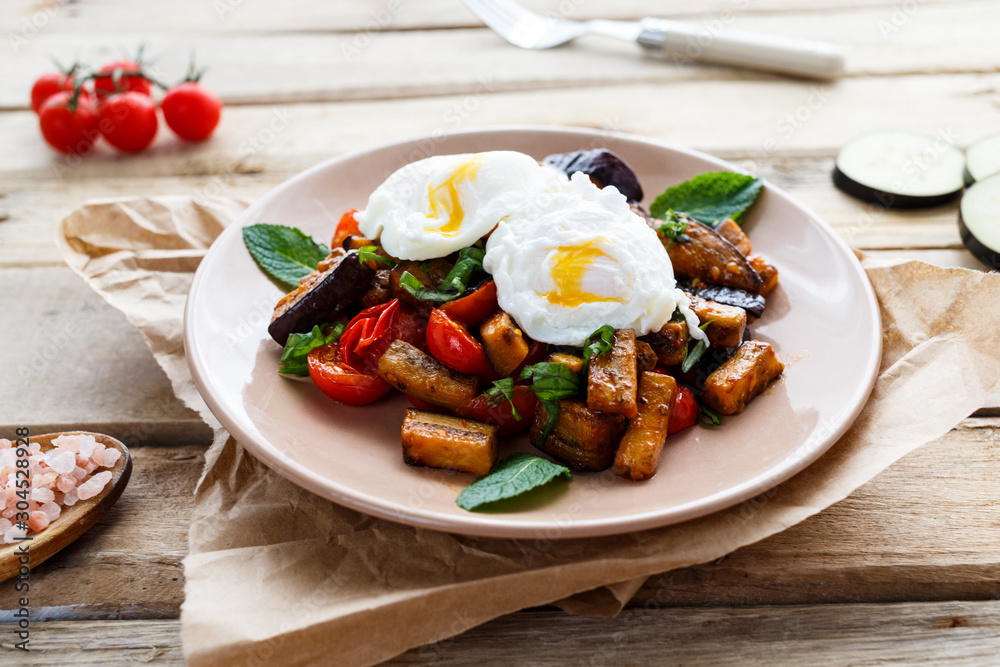 Poached egg with vegetables Poached egg with vegetables