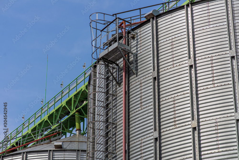 Granary specially equipped place for long-term storage of grain Granary specially equipped place for long-term storage of grain