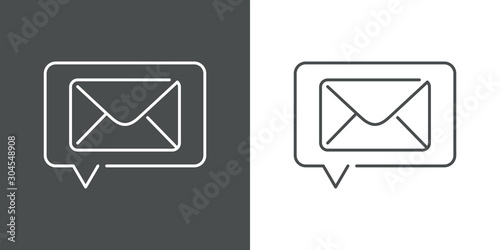 Icono plano lineal nuevo mensaje con sobre en globo voz en fondo gris y fondo blanco