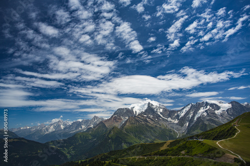 Montagne et ciel bleu