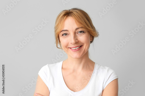 Mature woman with healthy s...