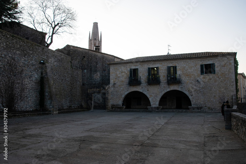 Quadro su tela Girona’s Plaça dels Jurats is used for outdoor scenes of the theater in Braavos