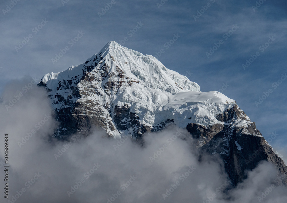 Obraz premium Top of mount in the clouds, Nepal