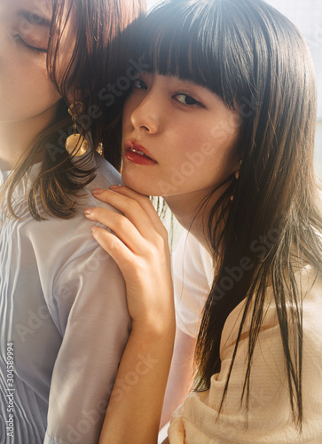 二人の女性