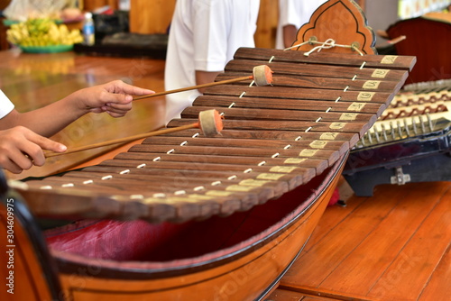 Foto Boys playing xylophone instruments in youth music performance,Thai Xylophone mus