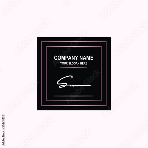 SU Initial signature logo is white, with a dark pink grid gradation line. with a black square background
