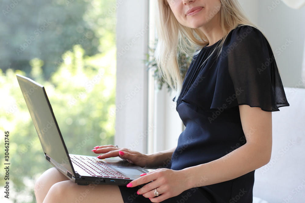 Naklejka premium Blond Woman Using Laptop