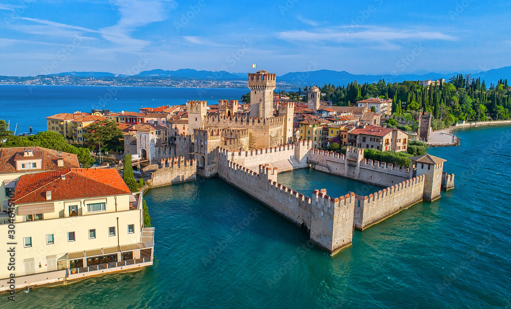 Aerial view to the town of Sirmione, popular travel destination on Lake Garda in Italy <span>plik: #304645105 | autor: e_polischuk</span>