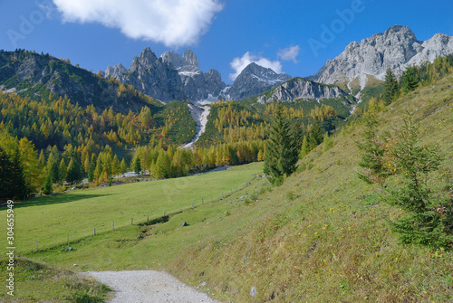 Wanderweg an der Bischofsmütze im Salzburger Land bei Filzmoos,Dachsteingebirge,,Österreich